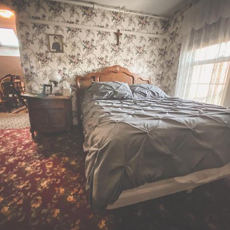 Lizzie Borden House Bed and Breakfast Fall River Exteriör bild