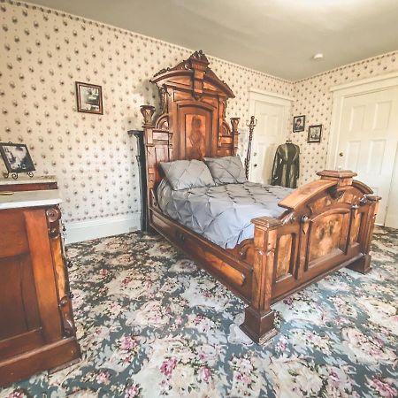 Lizzie Borden House Bed and Breakfast Fall River Exteriör bild