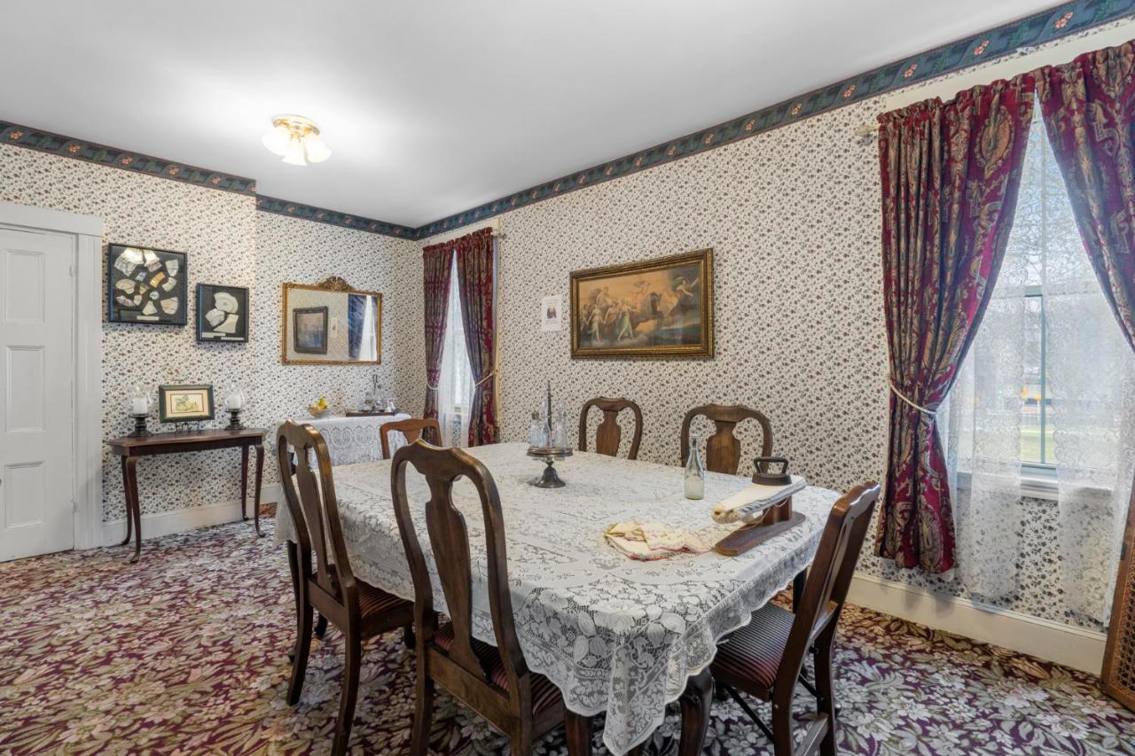 Lizzie Borden House Bed and Breakfast Fall River Exteriör bild