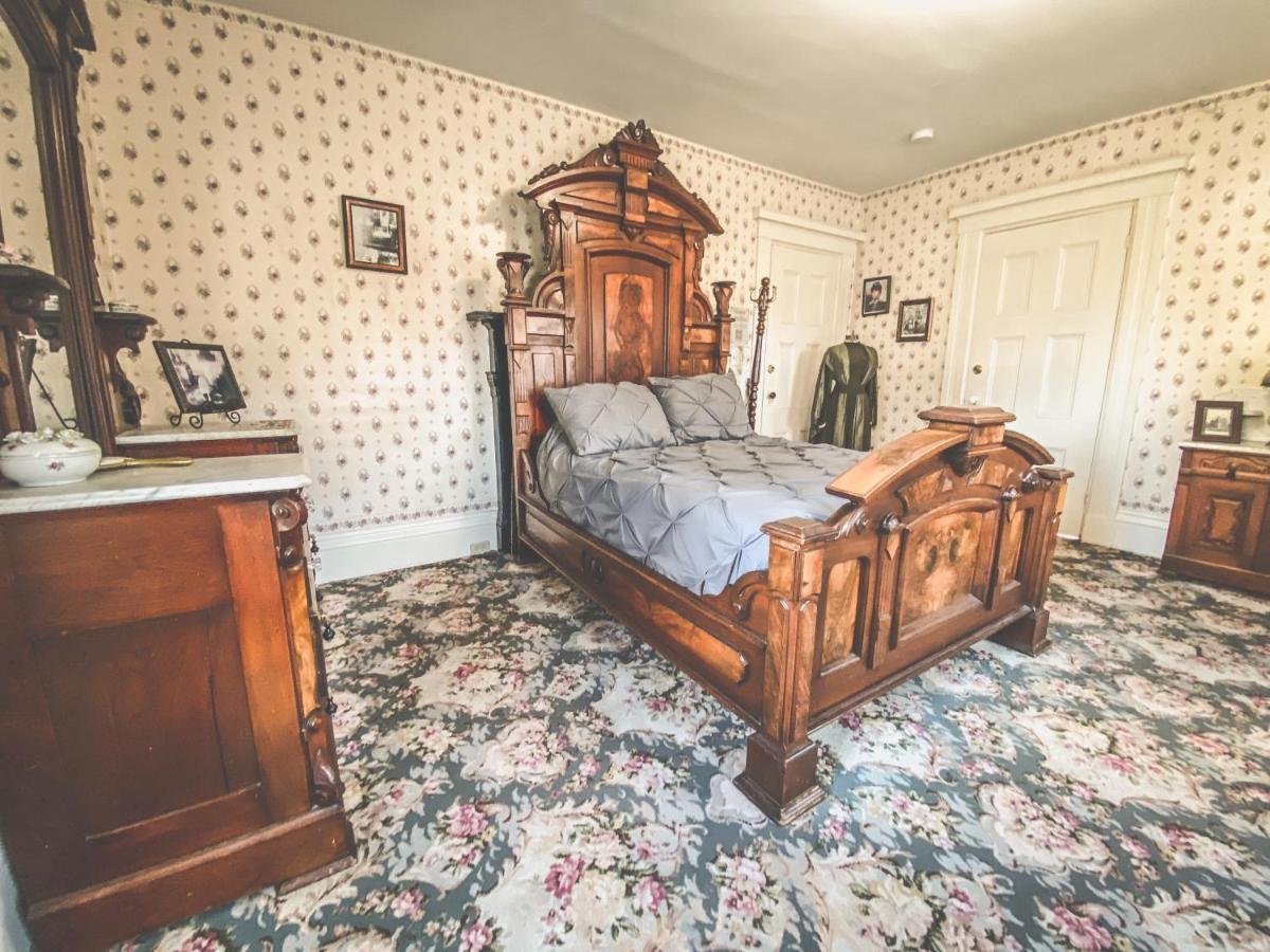 Lizzie Borden House Bed and Breakfast Fall River Exteriör bild