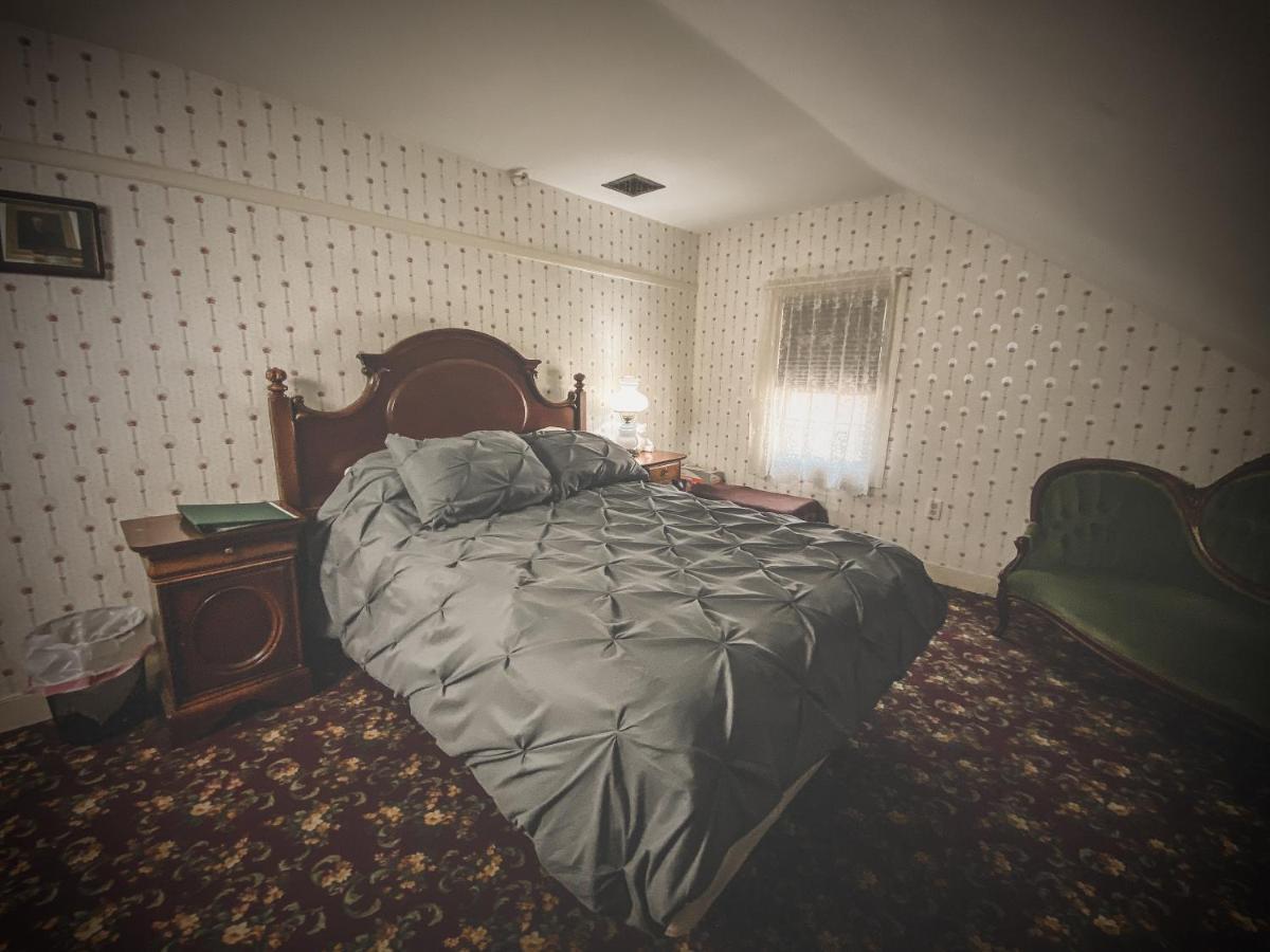Lizzie Borden House Bed and Breakfast Fall River Exteriör bild