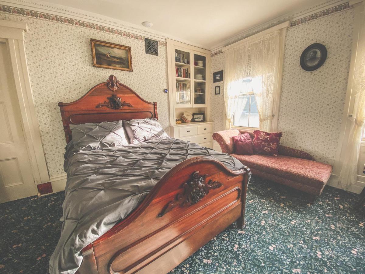 Lizzie Borden House Bed and Breakfast Fall River Exteriör bild