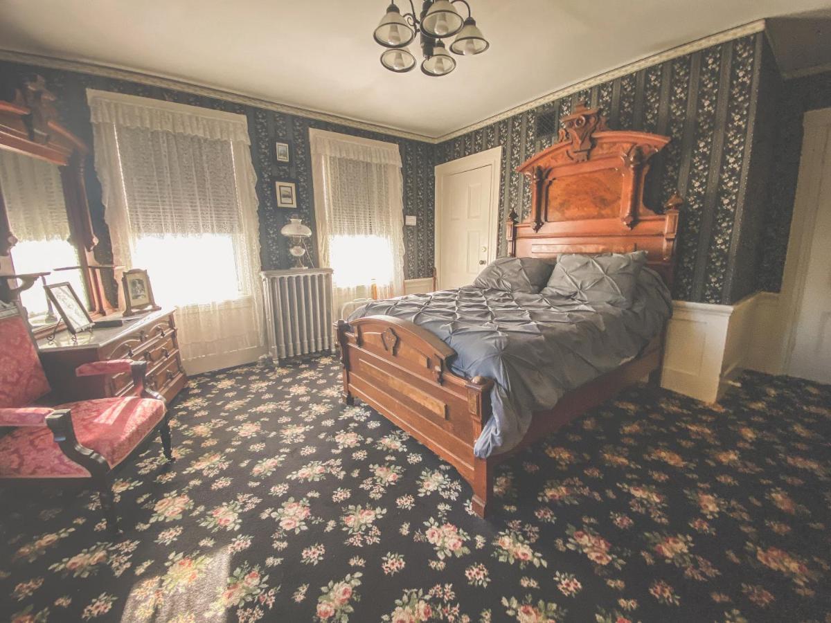Lizzie Borden House Bed and Breakfast Fall River Exteriör bild