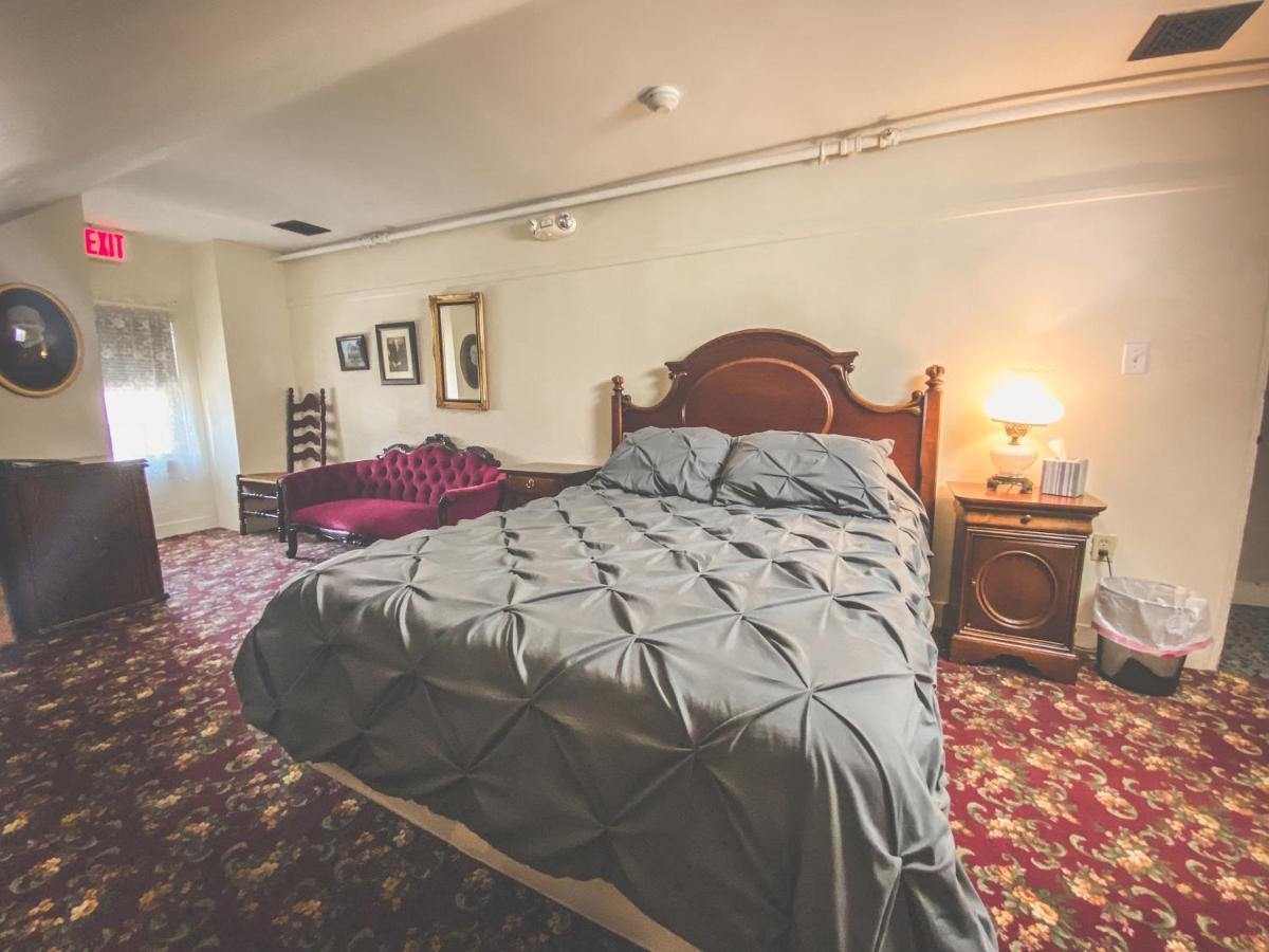 Lizzie Borden House Bed and Breakfast Fall River Exteriör bild