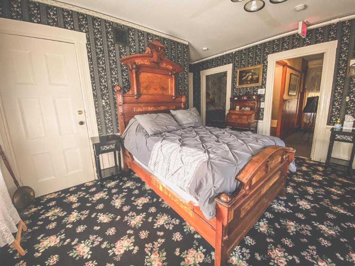 Lizzie Borden House Bed and Breakfast Fall River Exteriör bild